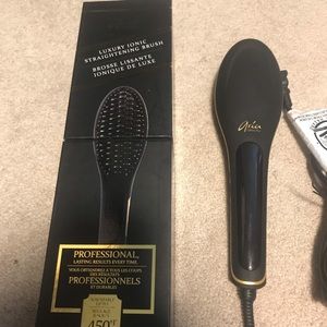 *SOLD*Aria Professional Heated Straightening Brush